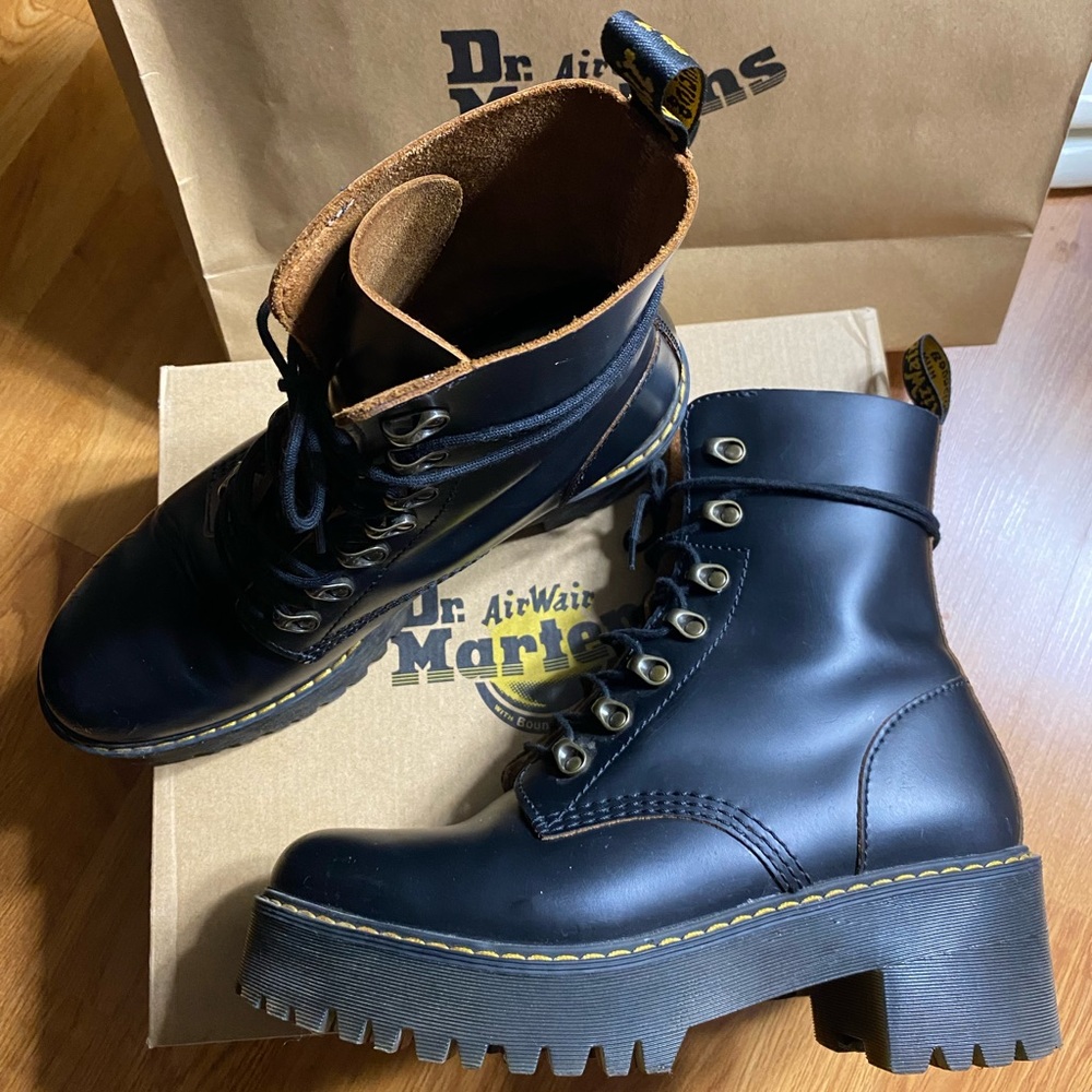 Dr. Martens Leona boots 
Women's vintage smooth leather heeled boots.